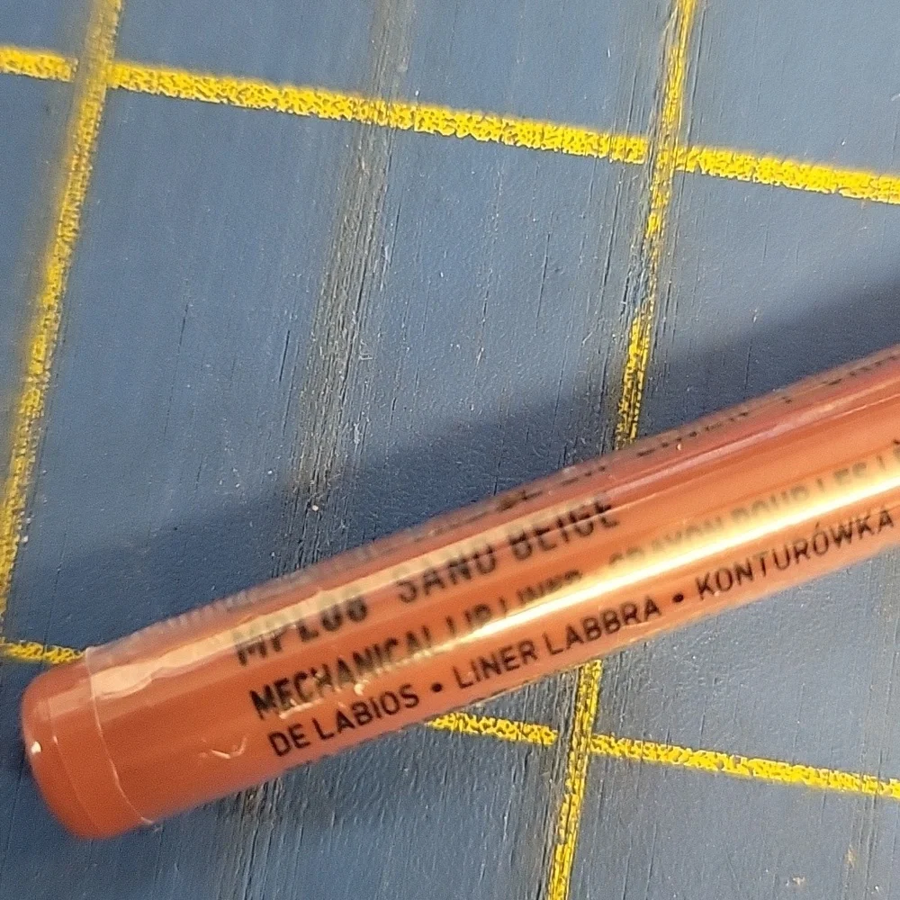 NYX Retractable Lip Liner MPL08 Sand Beige New Sealed Pencil